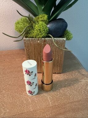 Gucci Hold Your Man Floral case Lipstick